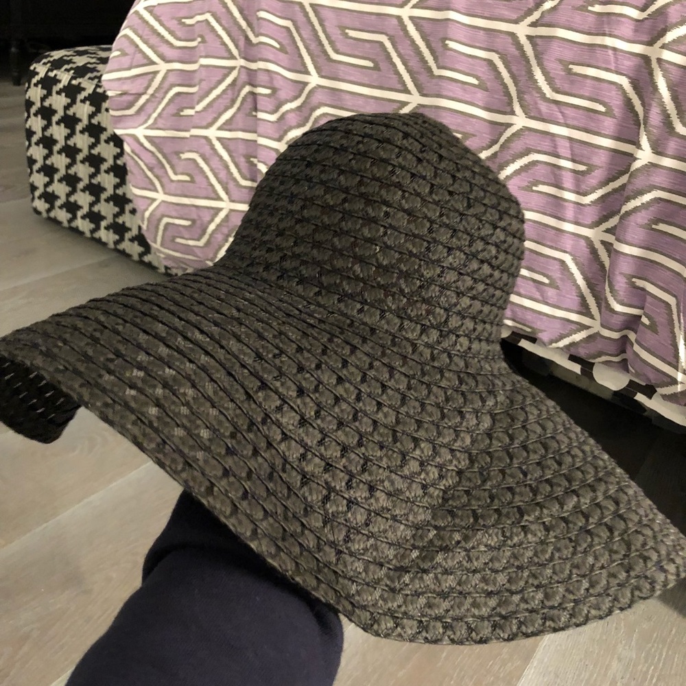 Black Floppy Woven Beach Hat